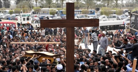 Cristãos no Egito fogem diante de ataques contínuos e perseguição